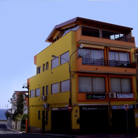 Pozzo Lazzaro Apartments Santa Teresa Di Riva Exterior photo