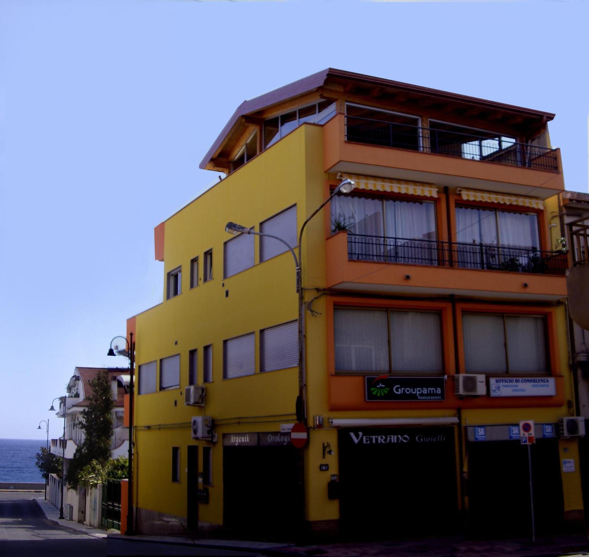 Pozzo Lazzaro Apartments Santa Teresa Di Riva Exterior photo